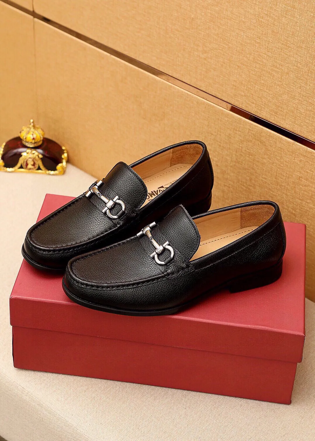 Men's shoes 💰480 💐 Product trademark: Ferragamo "Ferragamo" casual leather shoes Regular size: 38-44 (45🉑️customized) Product materials: Selected imported first-layer pebbled cowhide leather upper + luxury hardware buckle, imported water-dyed cowhide leather lining. Strong three-dimensional visual effect, original outsole color: 3⃣️seed leather materials available